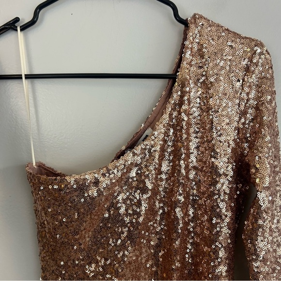 NWT Fashion Nova Fiona One Shoulder Beige Sequin Bodycon Dress Size Medium - Picture 2 of 10